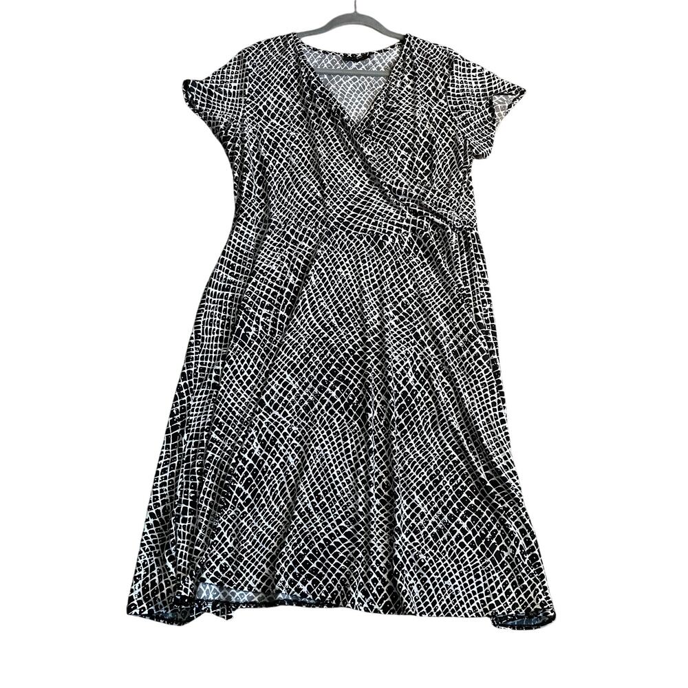 Alfani Fit & Flare Black and White Print Dress - Size 1X ***